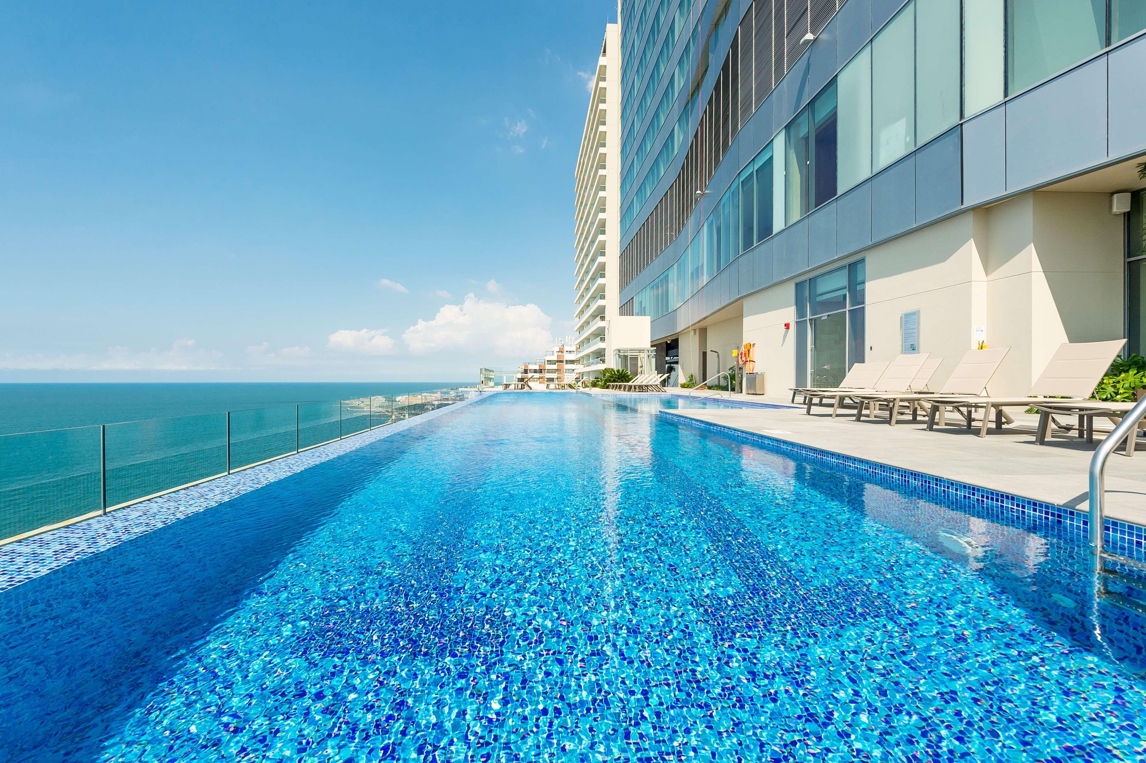 Hyatt Regency Cartagena Hotel Екстериор снимка Infinity pool at the hotel